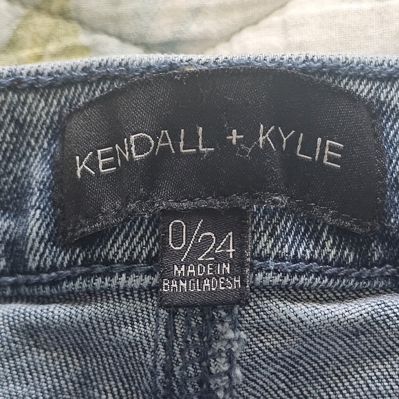 KENDALL & KYLIE DISTRESSED HIGH RISE SLIM STRAIGHT JEANS - Picture 6 of 9